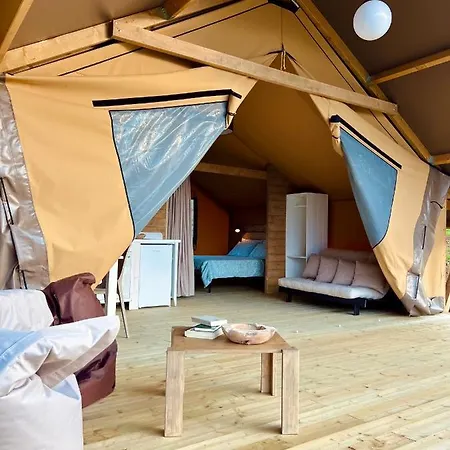 Glamping Grancia Luxe tent